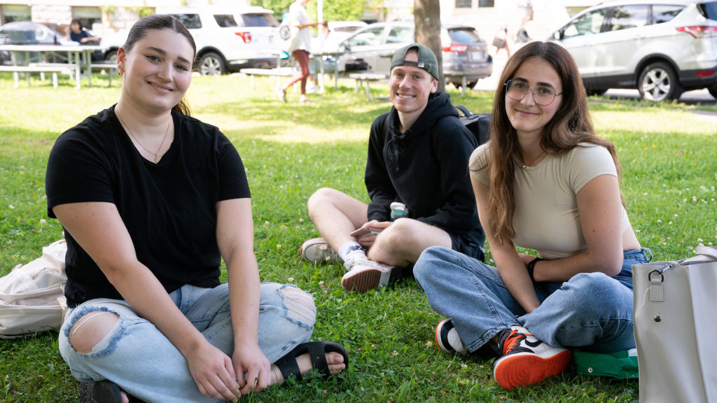 Étudiants souriants